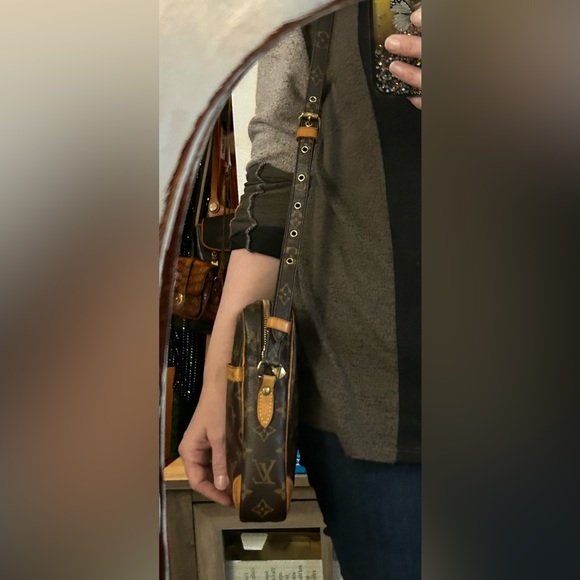 ***SOLD***Authentic Louis Vuitton Danube in lovely vintage condition. - Picture 13 of 16